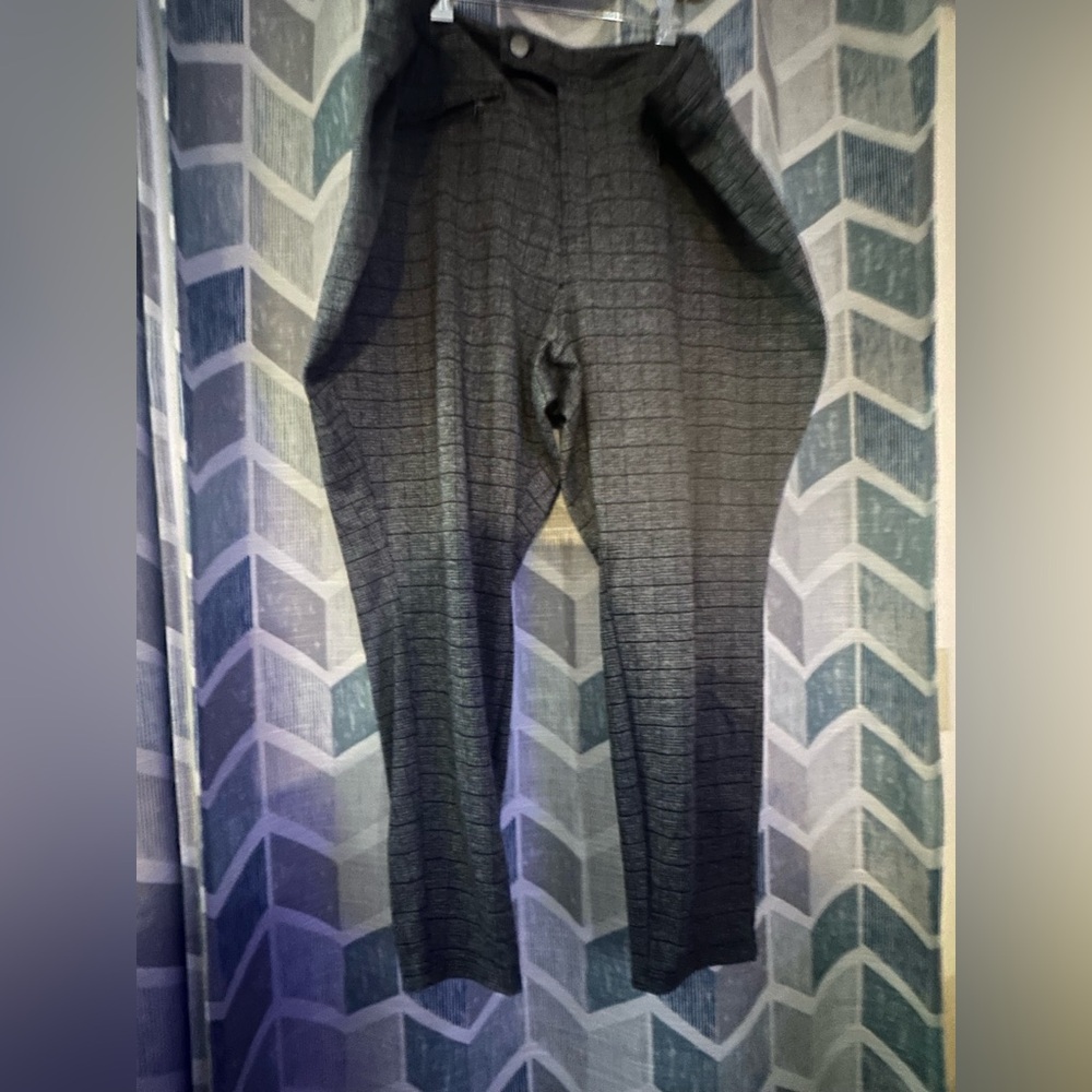 Simple Vera Vera Wang Grey plaid dress pants Size 3x